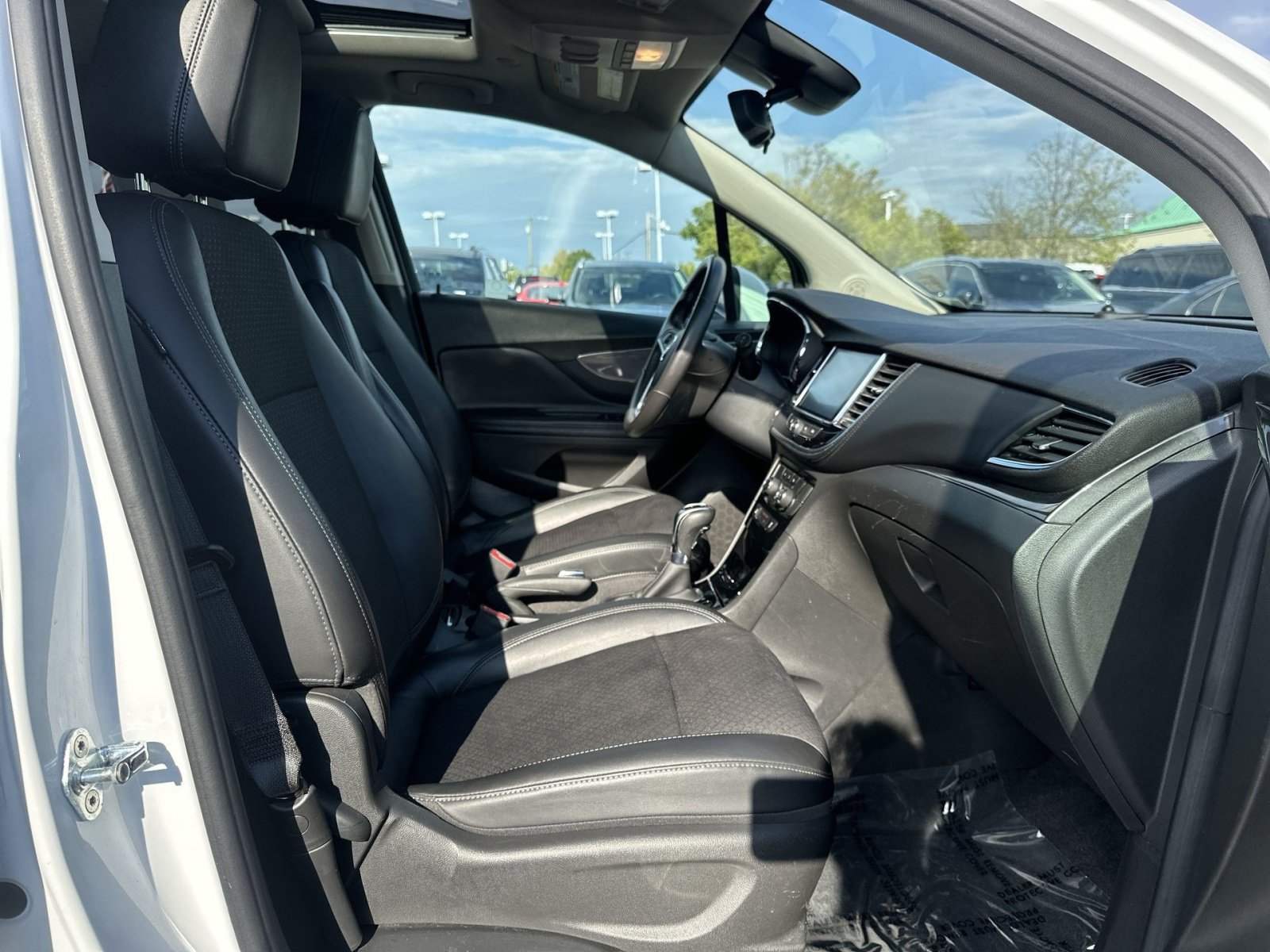 Used 2021 Buick Encore Preferred w/ Safety Package FWD image 27