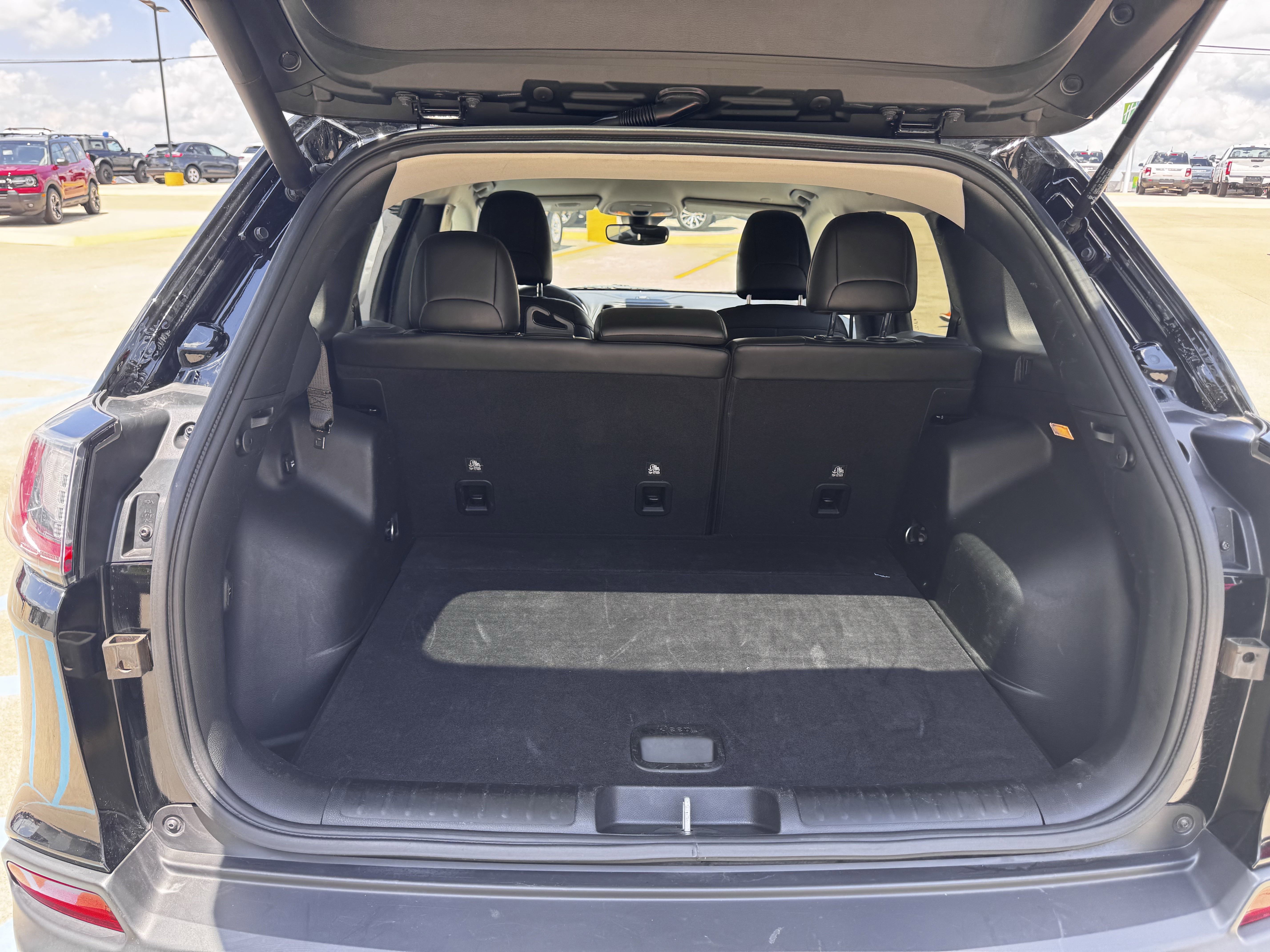 Used 2023 Jeep Cherokee Altitude Lux image 37