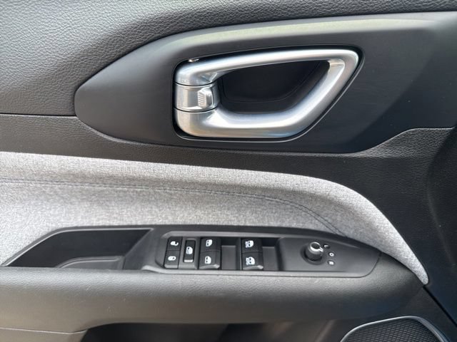 Used 2024 Jeep Compass Latitude AWD/4WD image 12