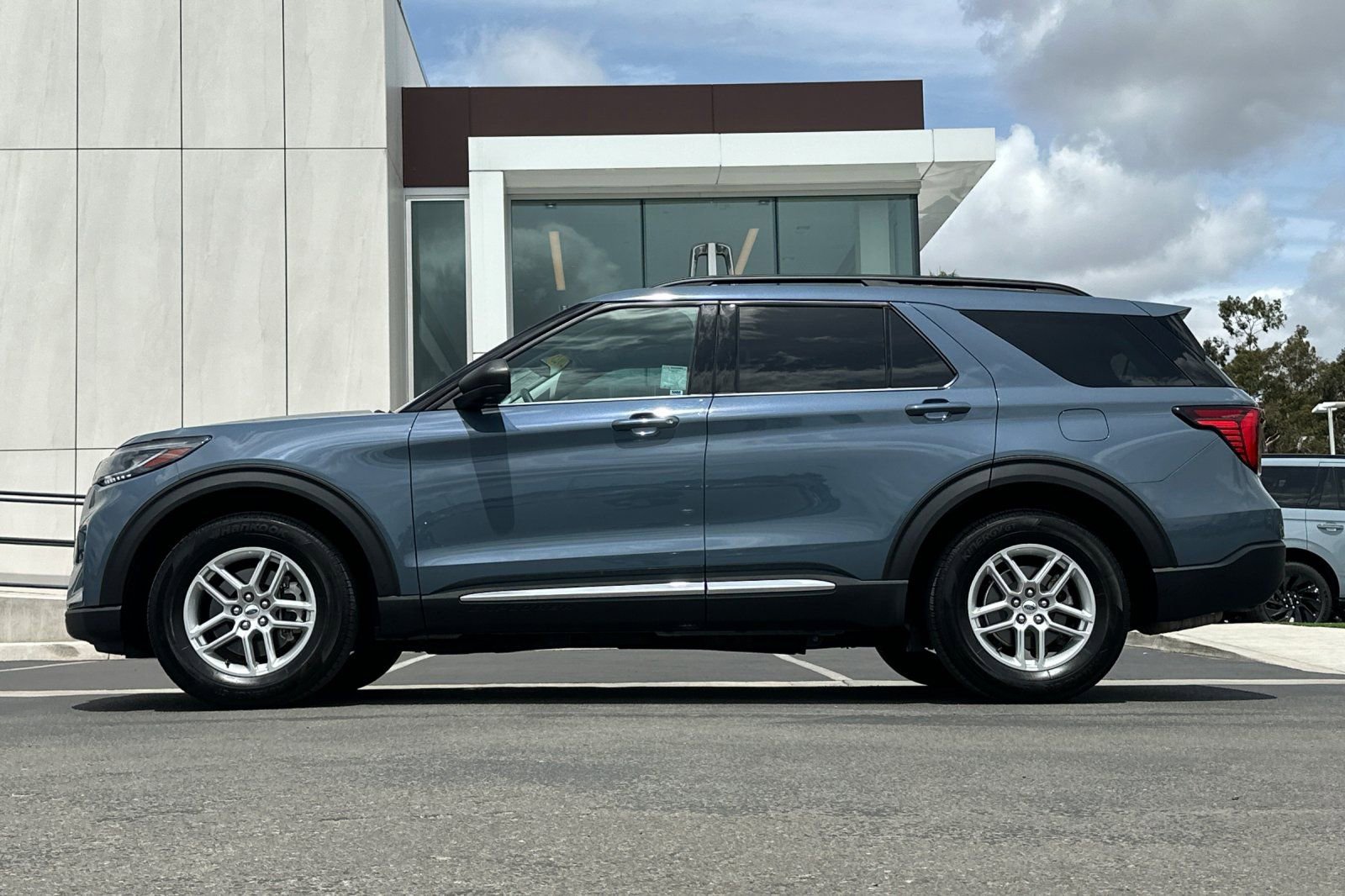 Certified 2025 Ford Explorer Active RWD image 6