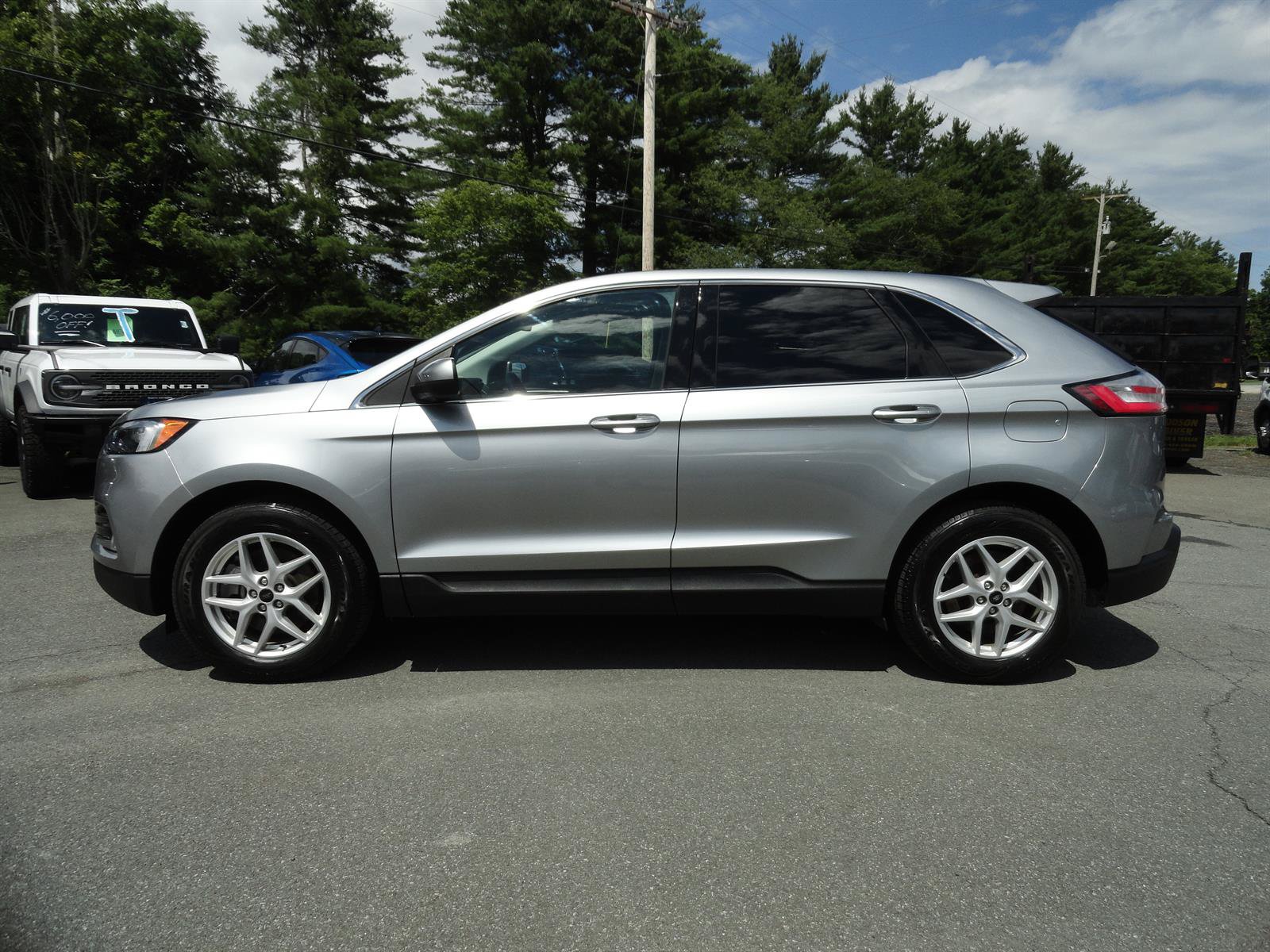 Certified 2023 Ford Edge SEL w/ Convenience Package AWD/4WD image 4