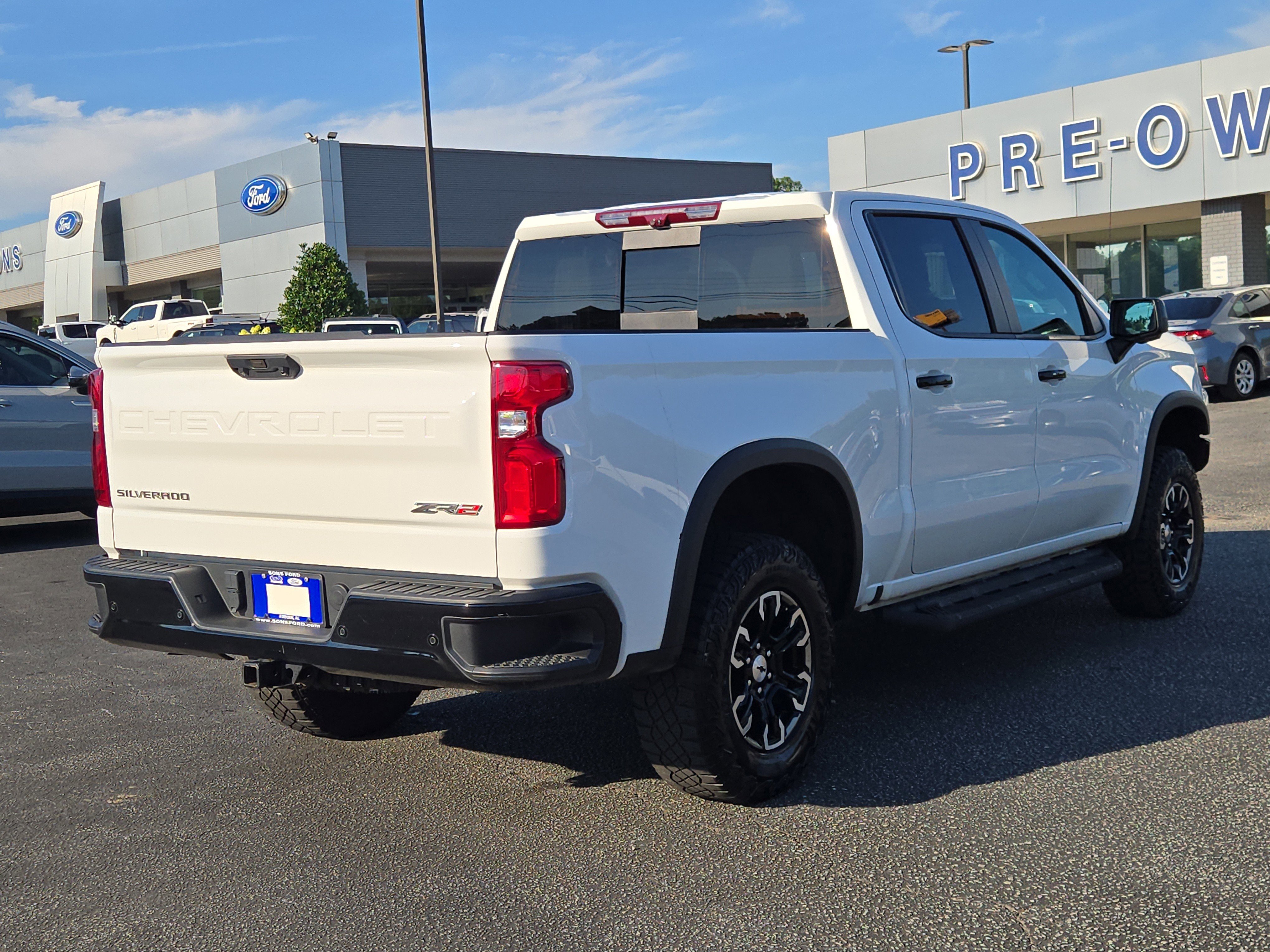 Used 2024 Chevrolet Silverado 1500 ZR2 w/ Technology Package AWD/4WD image 6