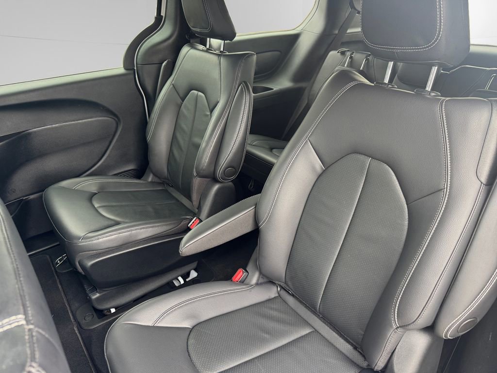 Used 2022 Chrysler Pacifica Touring-L w/ S Appearance Package image 13