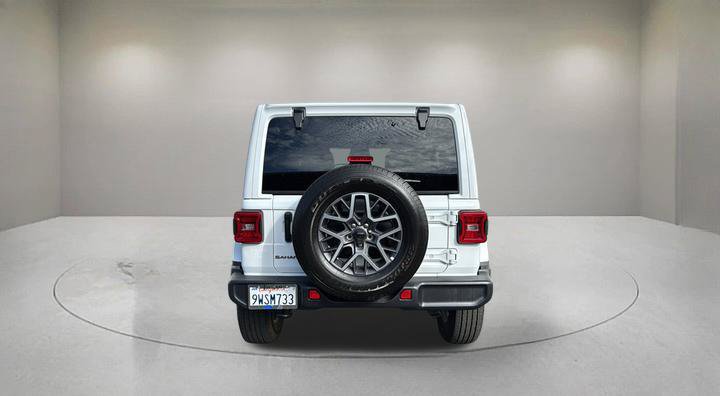 Used 2026 Jeep Wrangler Unlimited Sahara AWD/4WD image 3