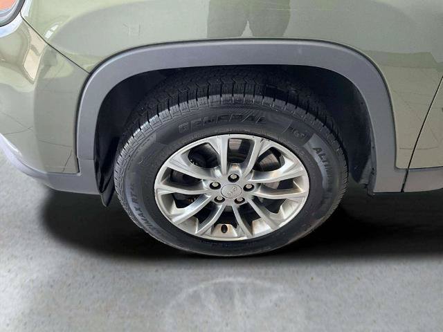Used 2019 Jeep Cherokee Latitude Plus AWD/4WD image 30