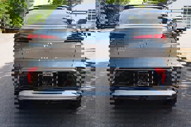 Used 2025 Buick Envista Sport Touring w/ Convenience I Package FWD image 4