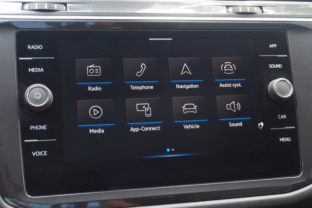 Used 2022 Volkswagen Tiguan SE FWD image 33