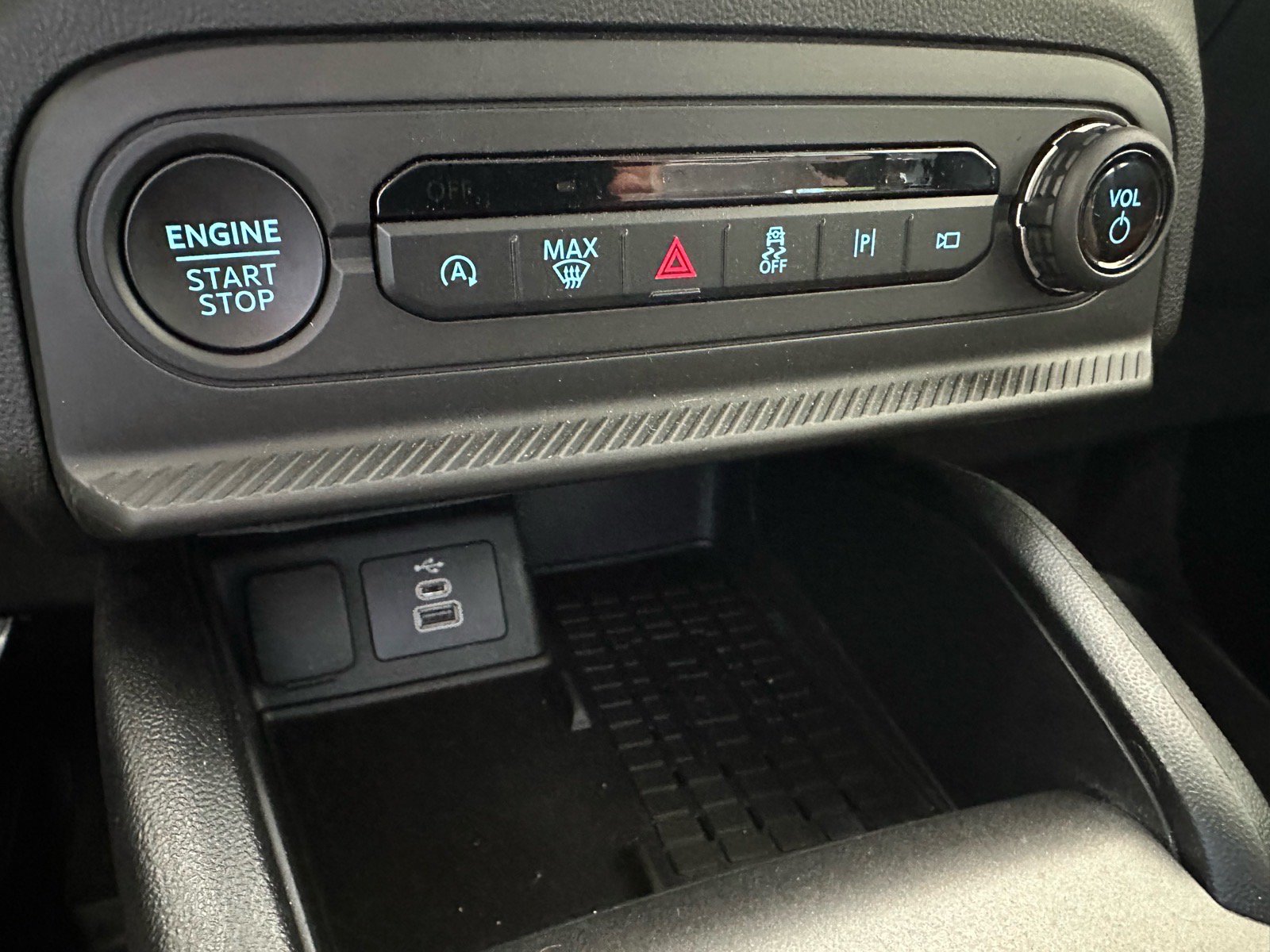 Certified 2025 Ford Bronco Sport Outer Banks w/ Outer Banks Tech Package+ AWD/4WD image 38