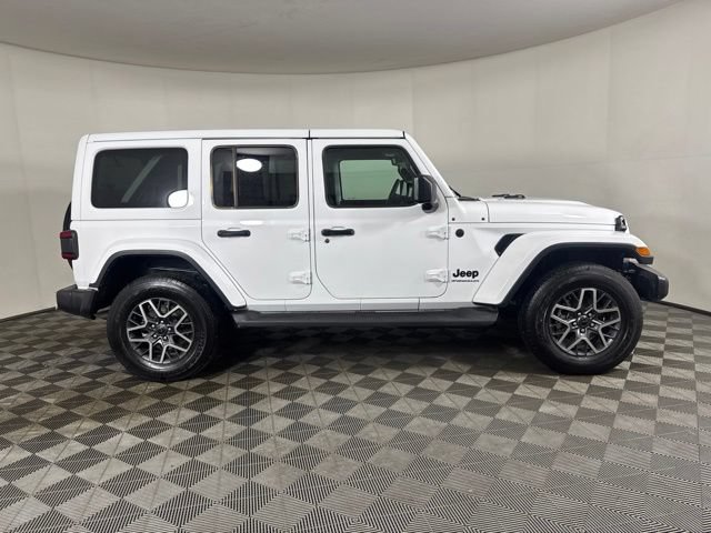 Used 2026 Jeep Wrangler Unlimited Sahara AWD/4WD image 2