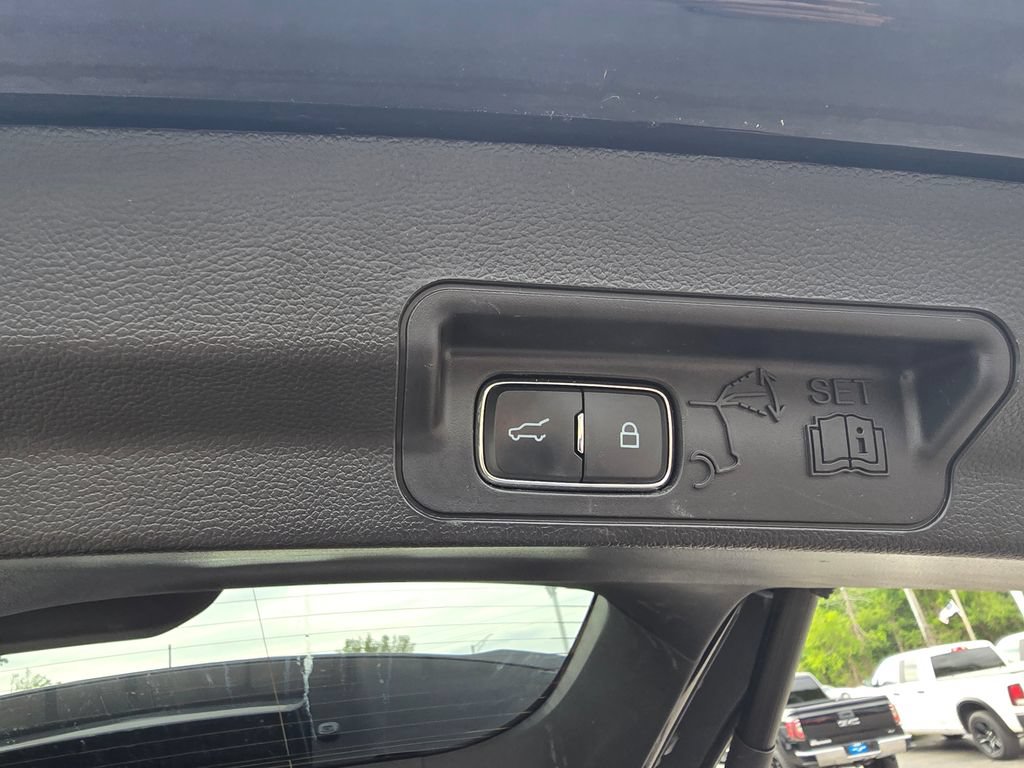 Certified 2023 Ford Explorer Limited AWD/4WD image 19
