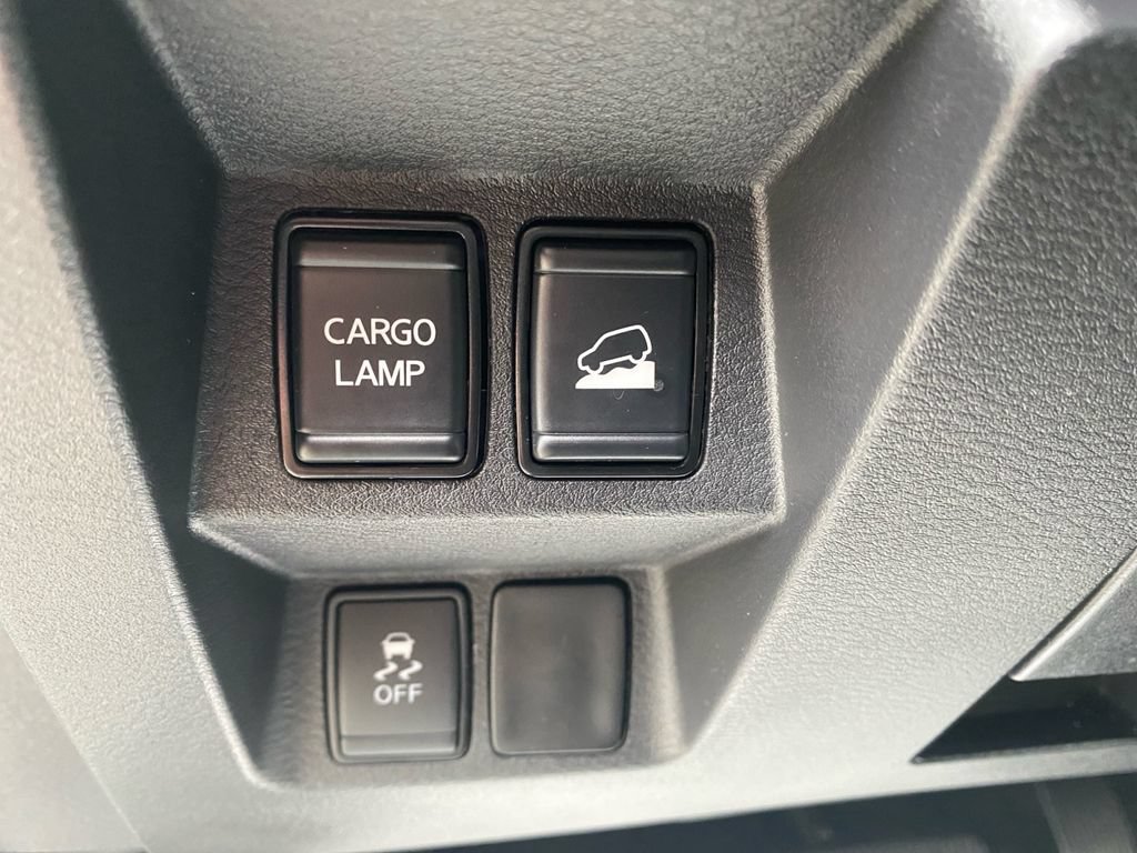 Used 2024 Nissan Frontier SV AWD/4WD image 37