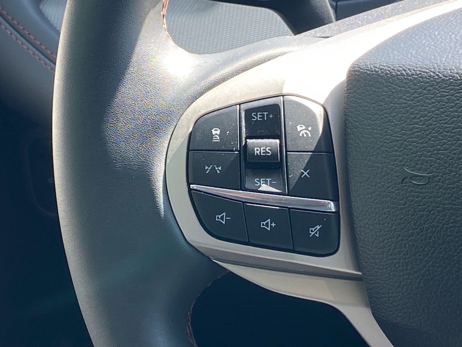 Certified 2025 Ford Explorer Active RWD image 6