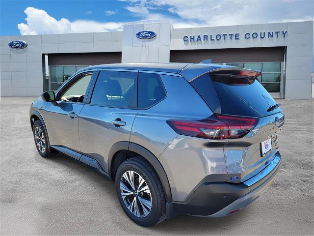 Used 2023 Nissan Rogue SV image 3
