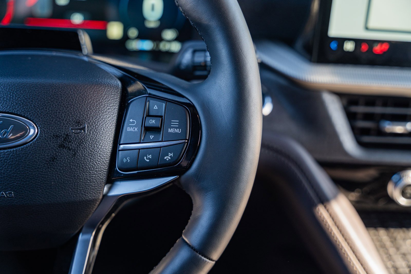 Certified 2025 Ford Explorer Platinum w/ Ultimate Package image 32