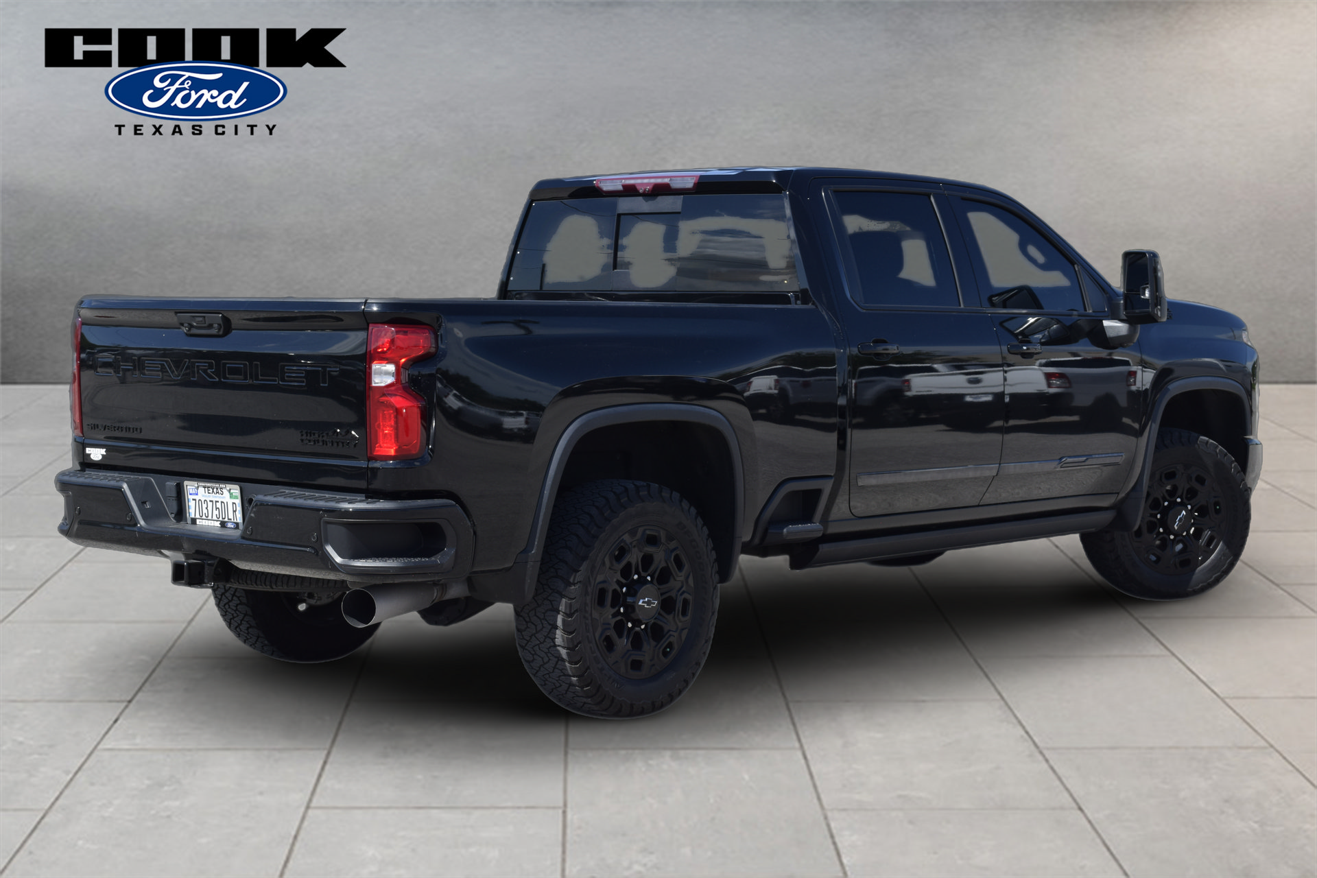 Used 2024 Chevrolet Silverado 2500 High Country w/ Midnight Edition AWD/4WD image 4