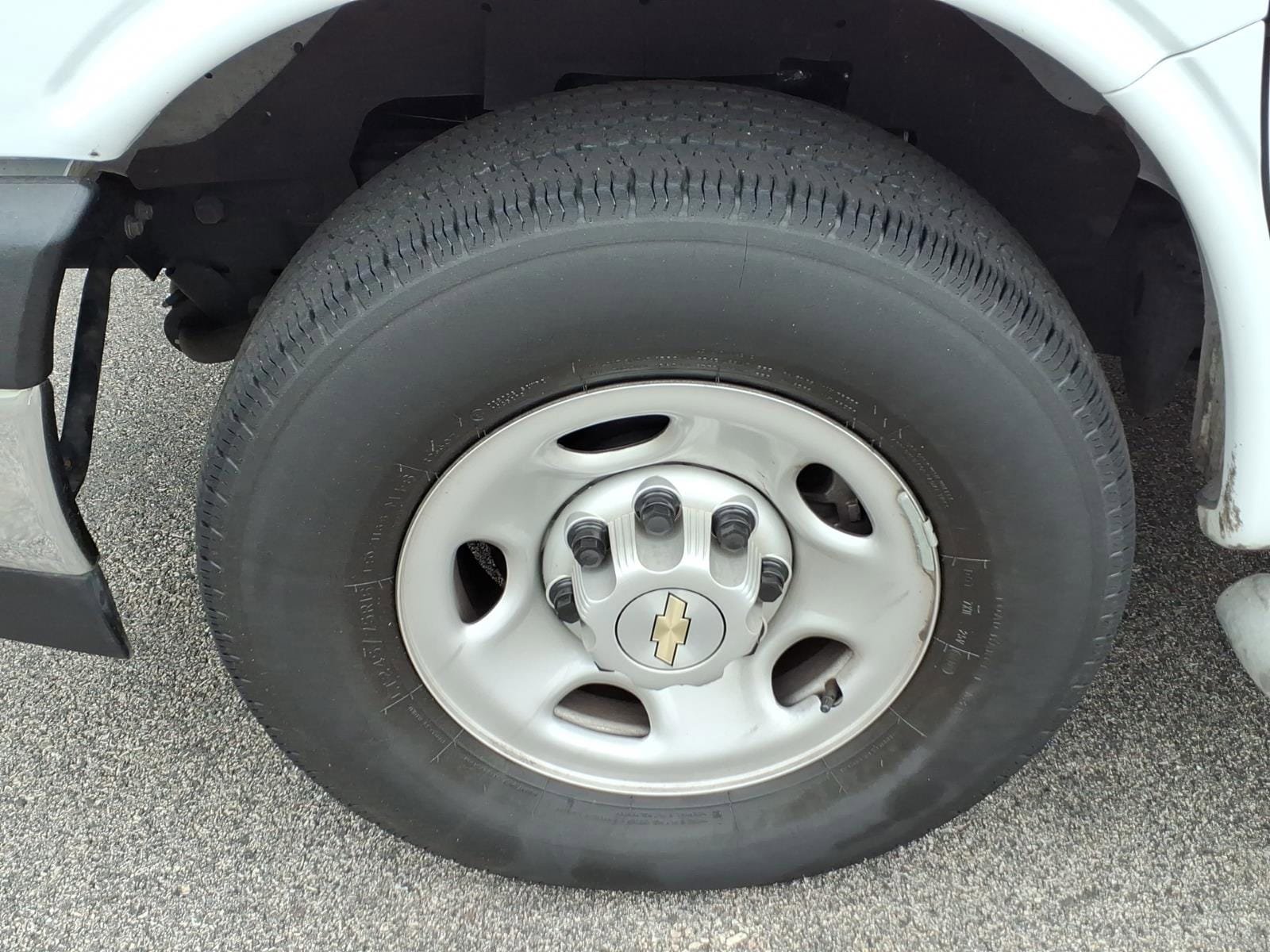 Used 2024 Chevrolet Express 2500 w/ Driver Convenience Package RWD image 9