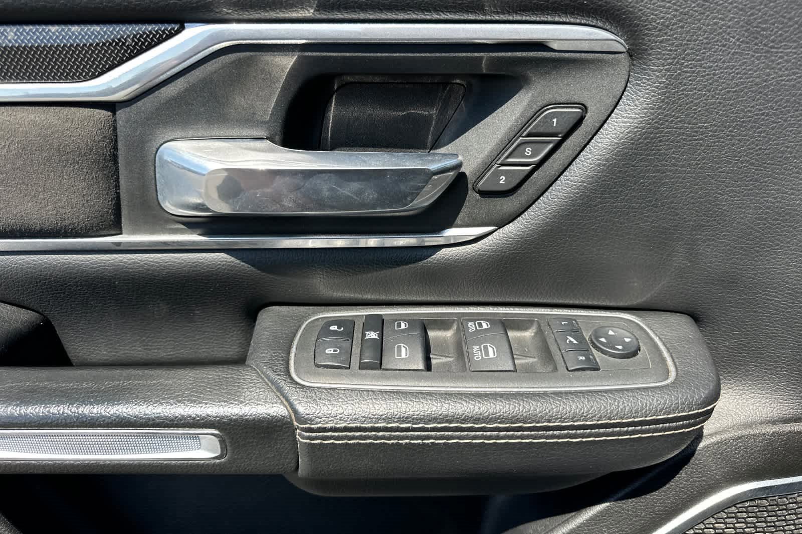 Used 2022 RAM 1500 Laramie w/ Sport Appearance Package image 12