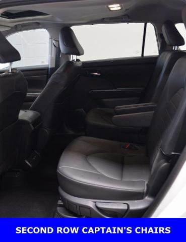Used 2020 Toyota Highlander XLE AWD/4WD image 14