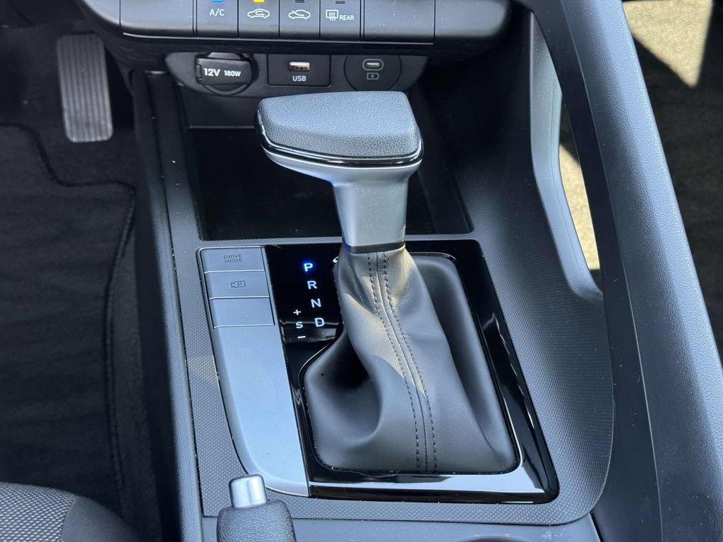 Used 2025 Hyundai Elantra SE FWD image 8