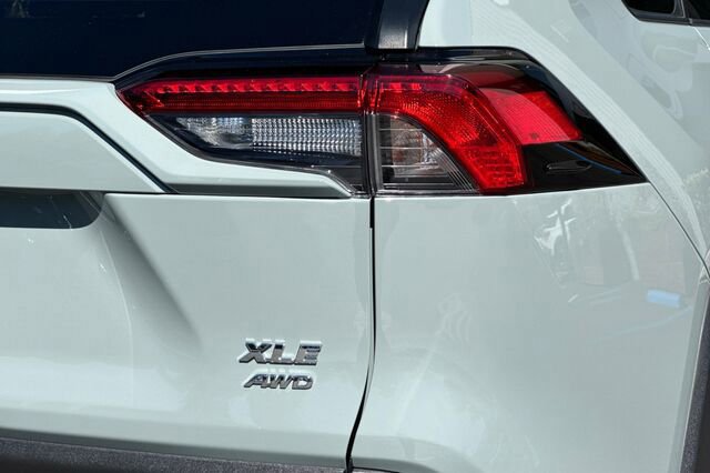 Used 2020 Toyota RAV4 XLE w/ XLE Grade Weather Package image 23