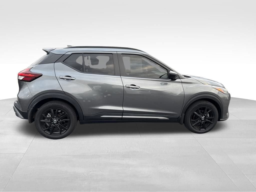 Used 2021 Nissan Kicks SR image 6