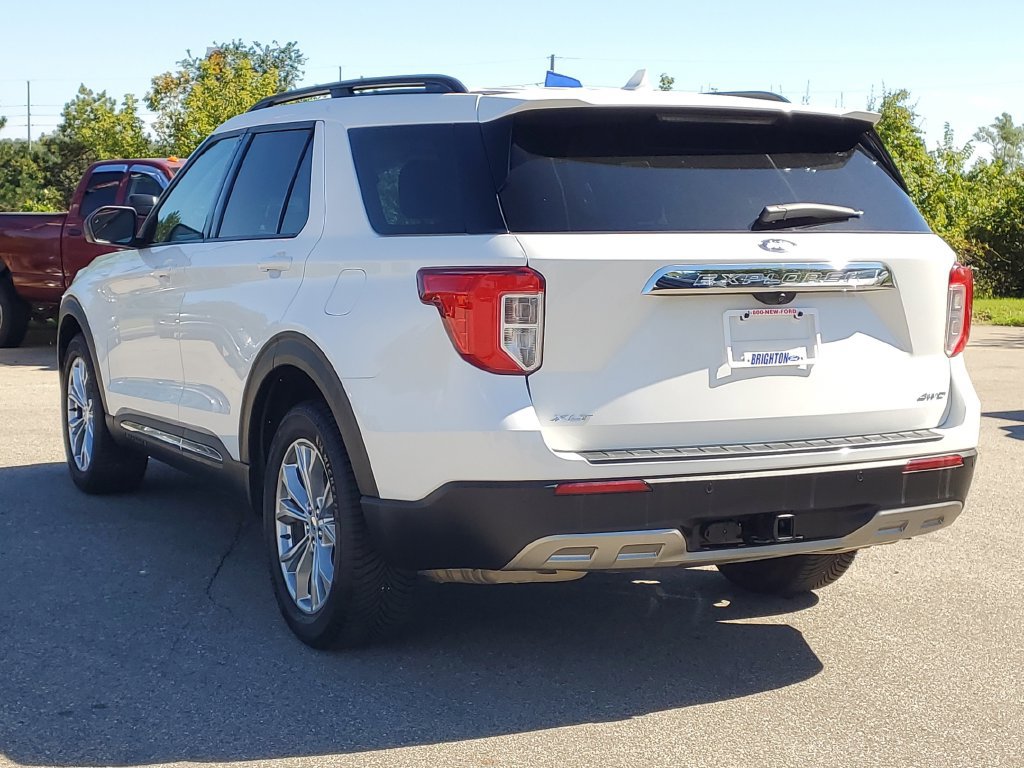 Certified 2023 Ford Explorer XLT w/ Equipment Group 202A AWD/4WD image 3