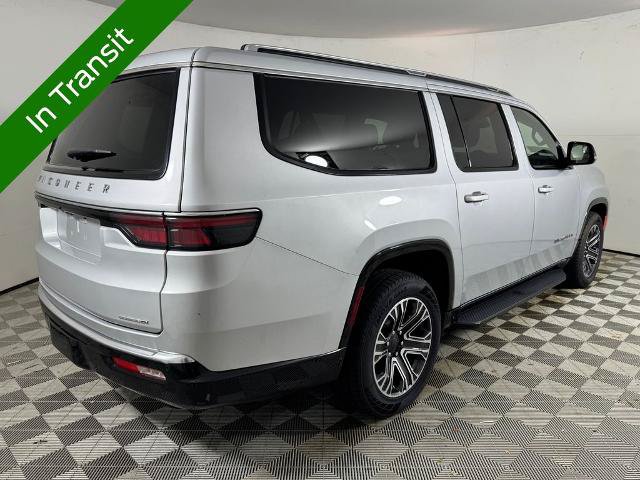 Used 2024 Jeep Wagoneer L Series II RWD image 3