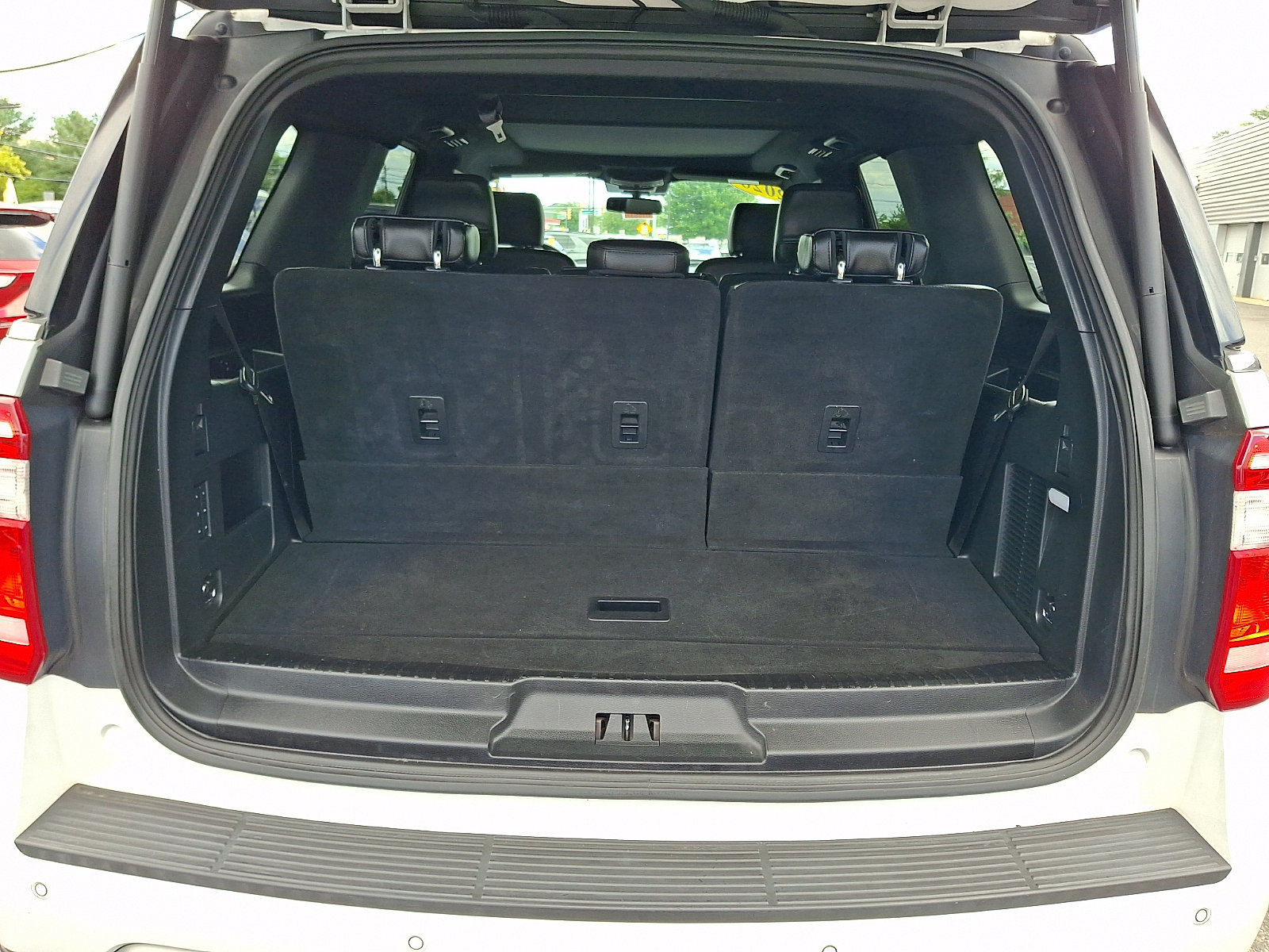 Certified 2020 Ford Expedition XLT w/ Equipment Group 202A AWD/4WD image 30