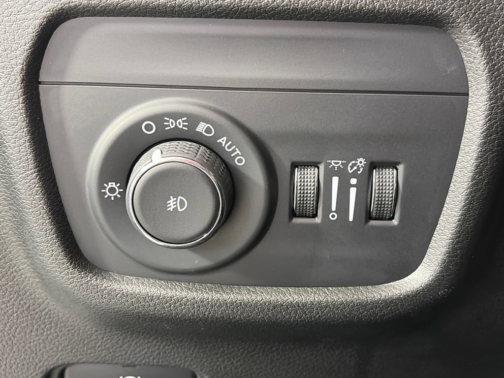 Used 2024 Jeep Grand Cherokee Limited AWD/4WD image 24