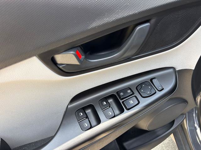 Used 2023 Hyundai Kona SE AWD/4WD image 15