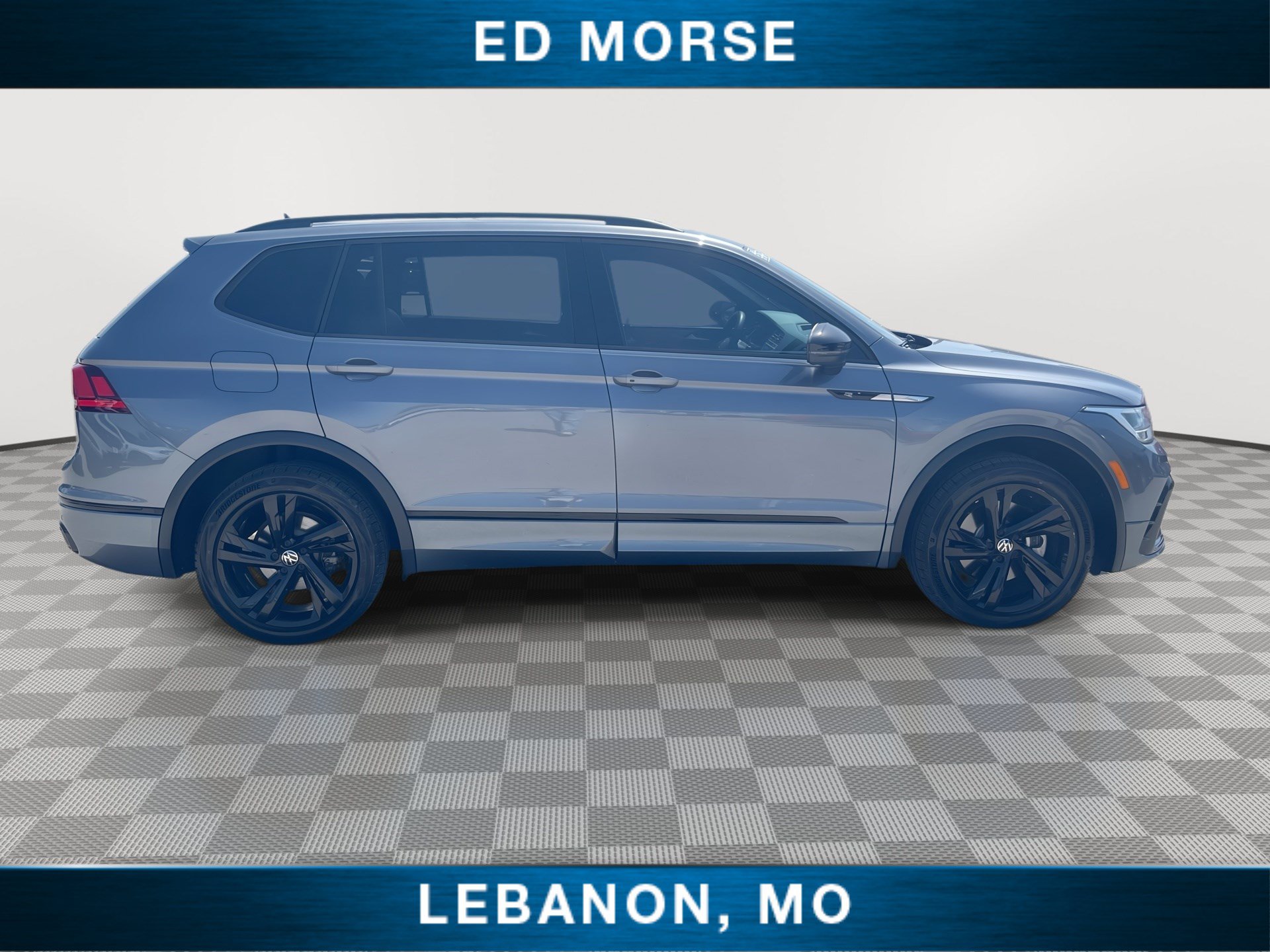 Used 2024 Volkswagen Tiguan SE R-Line AWD/4WD image 9