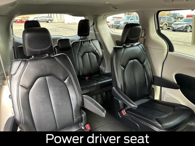 Used 2024 Chrysler Pacifica Touring-L FWD image 15