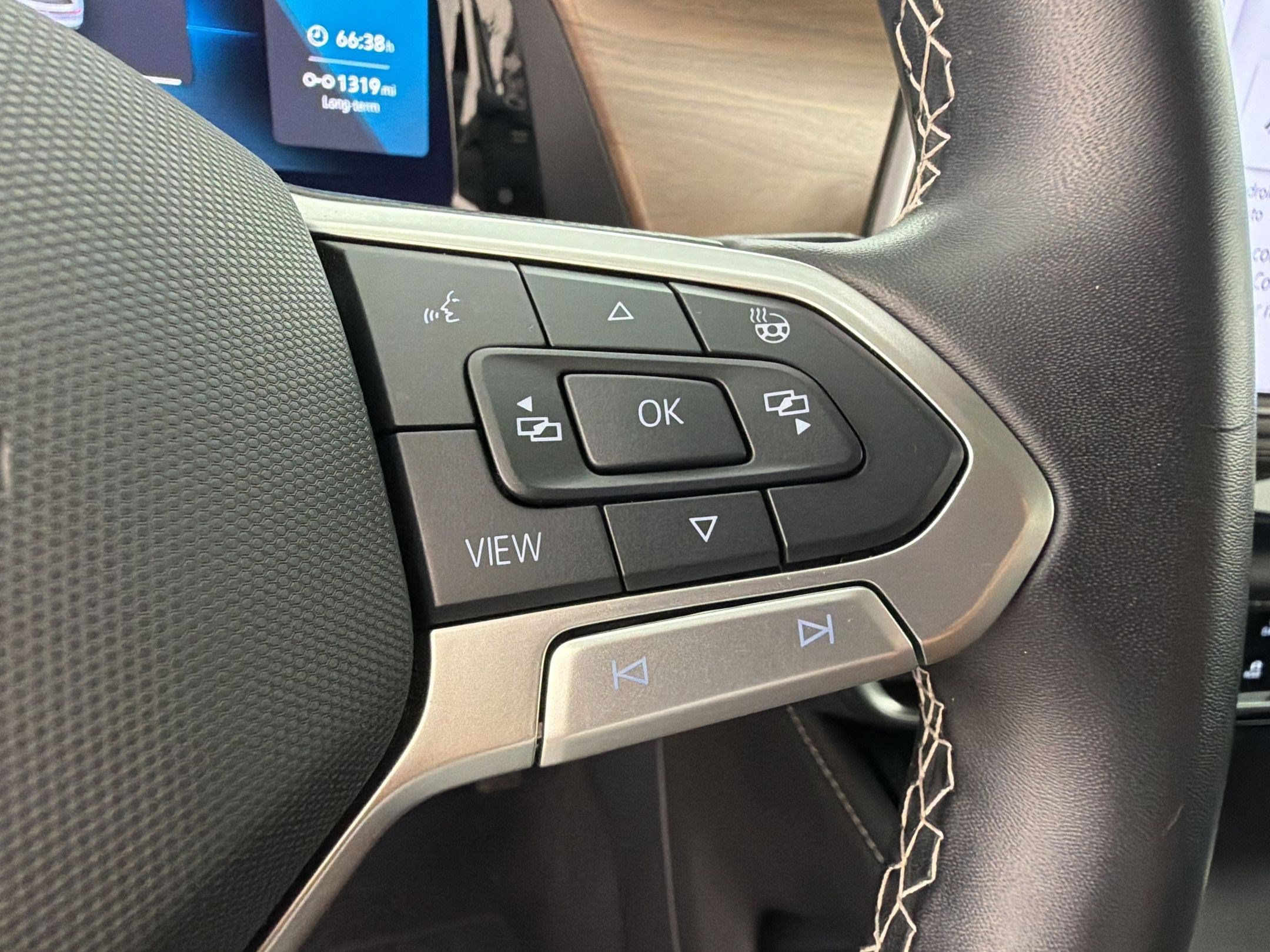 Used 2025 Volkswagen Atlas SE FWD image 17