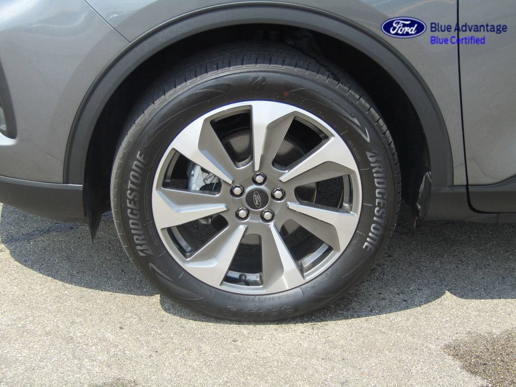 Certified 2025 Ford Escape Platinum AWD/4WD image 5