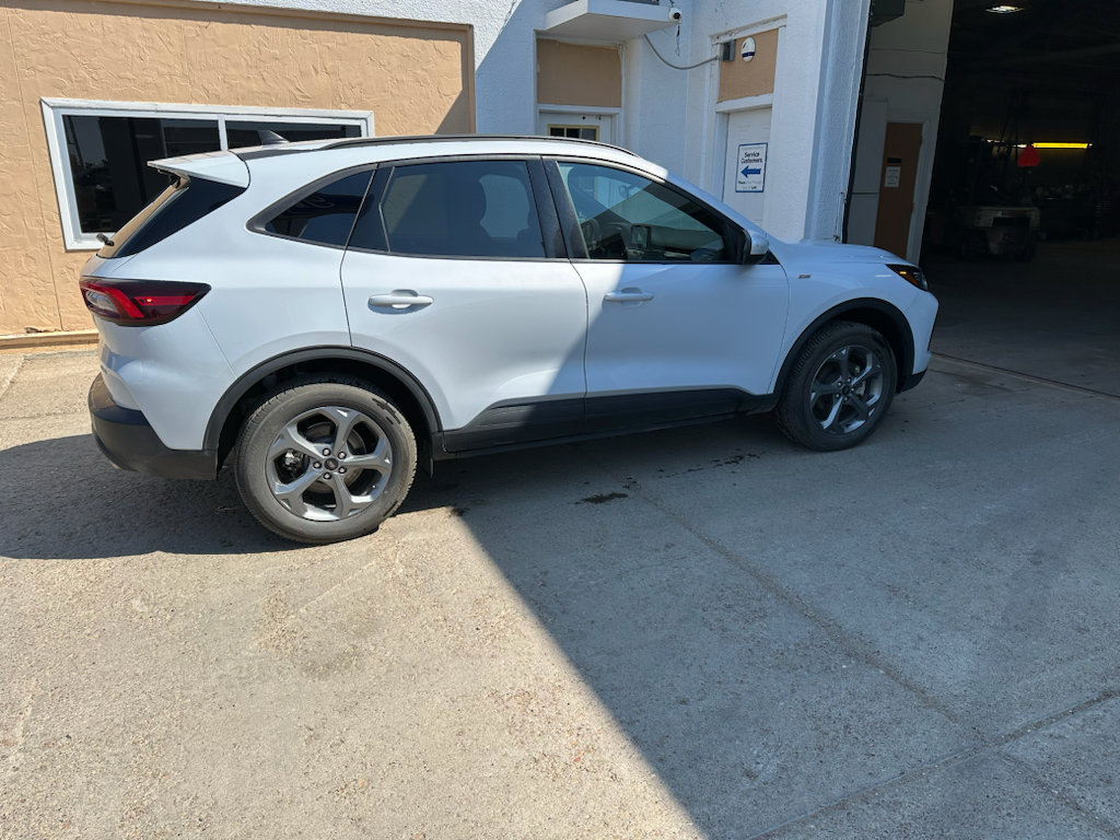 Certified 2025 Ford Escape ST-Line Select AWD/4WD image 3