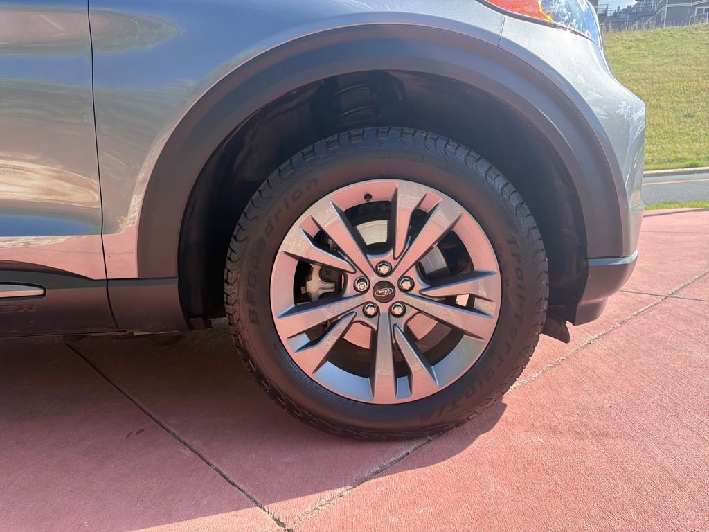 Certified 2021 Ford Explorer XLT w/ Equipment Group 202A AWD/4WD image 40