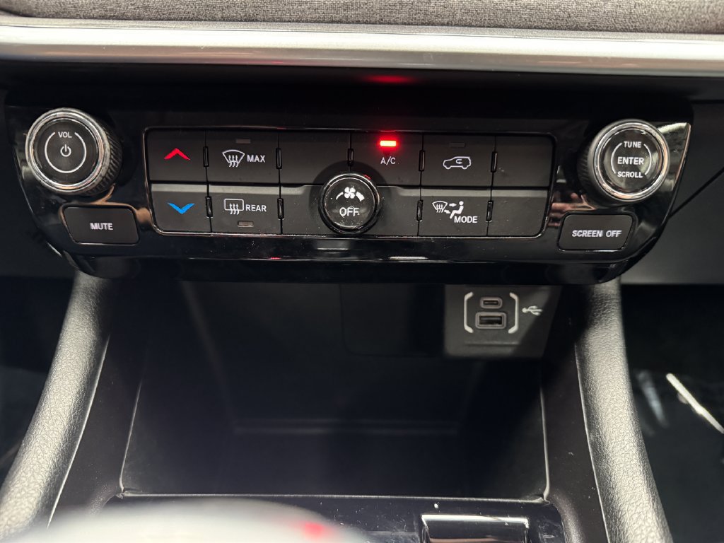 Used 2022 Jeep Compass Latitude AWD/4WD image 21