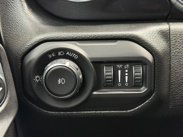 Used 2022 Jeep Wrangler Unlimited Sahara AWD/4WD image 19