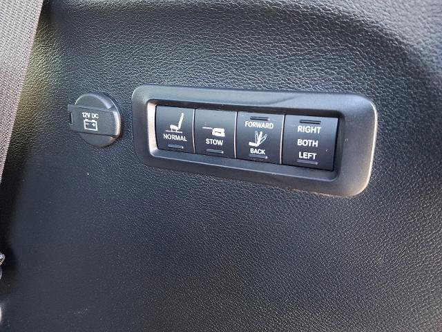 Used 2020 Chrysler Pacifica Limited image 29