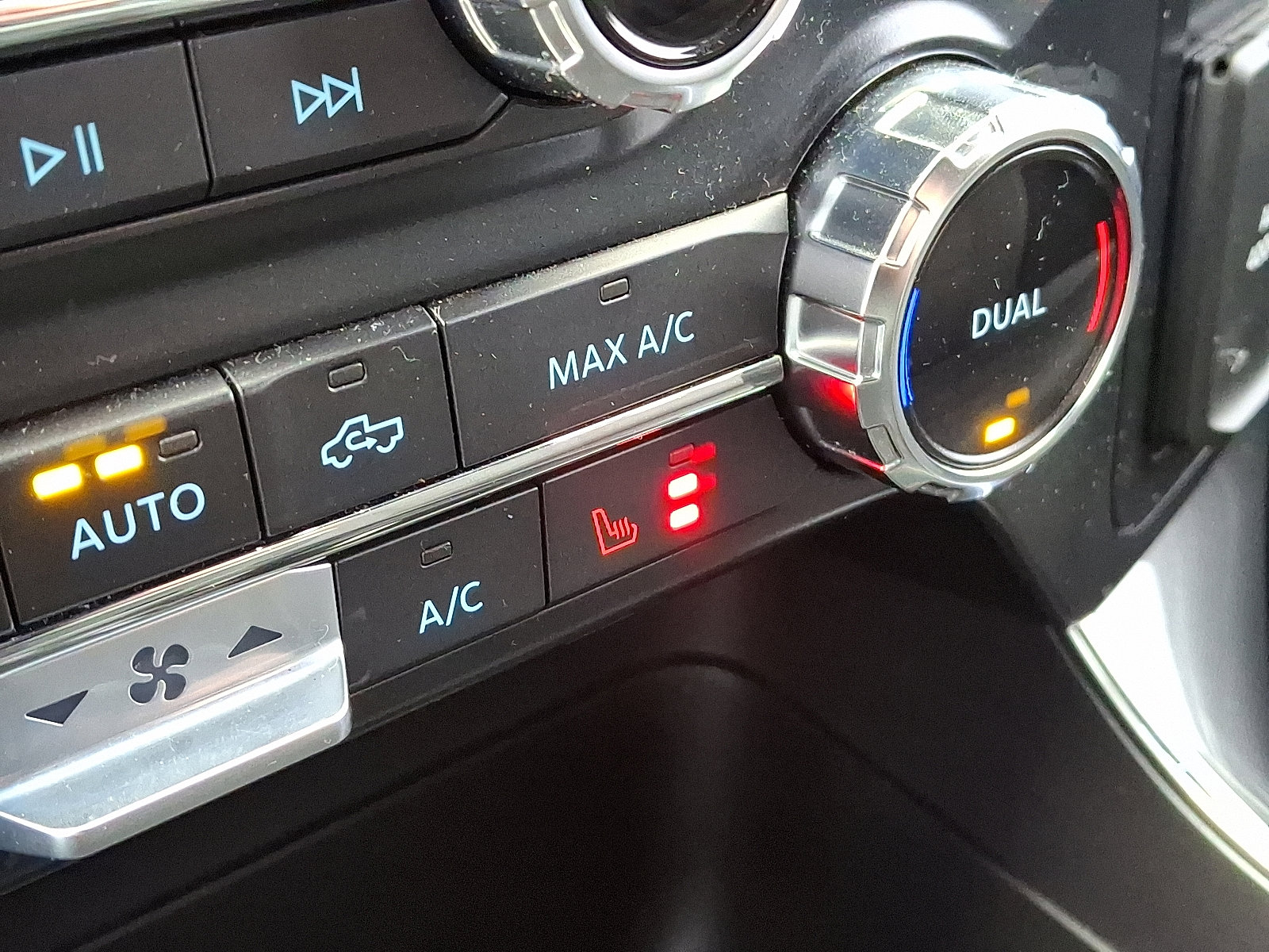 Certified 2022 Ford F150 XLT w/ Equipment Group 302A High image 32