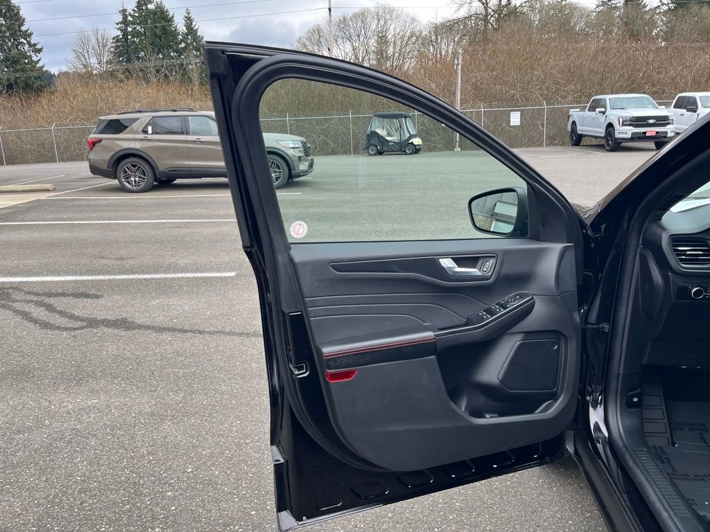 Certified 2025 Ford Escape ST-Line image 17