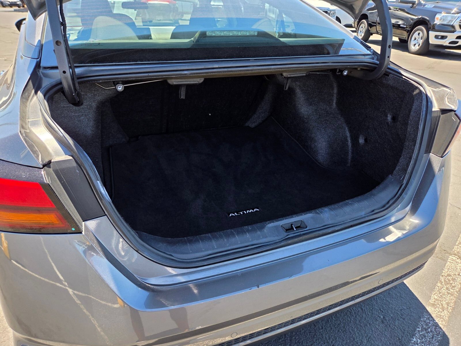 Used 2024 Nissan Altima 2.5 SV FWD image 13