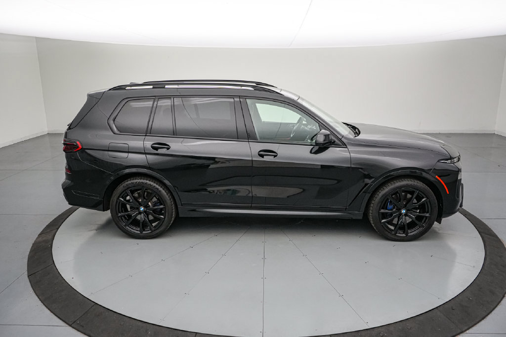 Used 2024 BMW X7 xDrive40i w/ M Sport Package AWD/4WD image 3