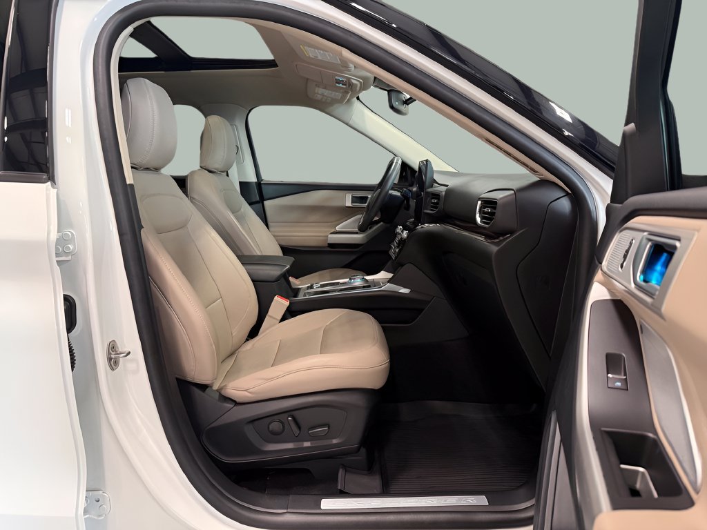 Certified 2023 Ford Explorer Limited w/ Limited Technology Package AWD/4WD image 35