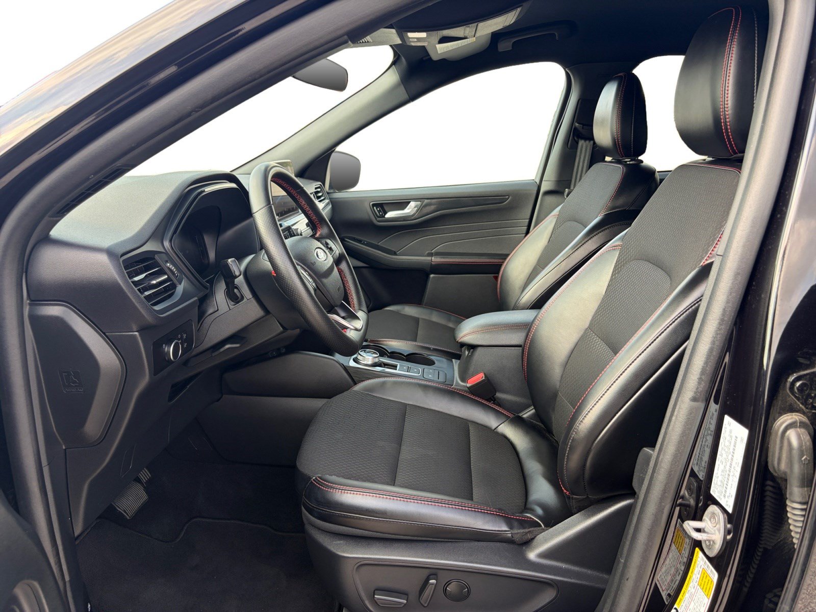 Certified 2025 Ford Escape ST-Line AWD/4WD image 11