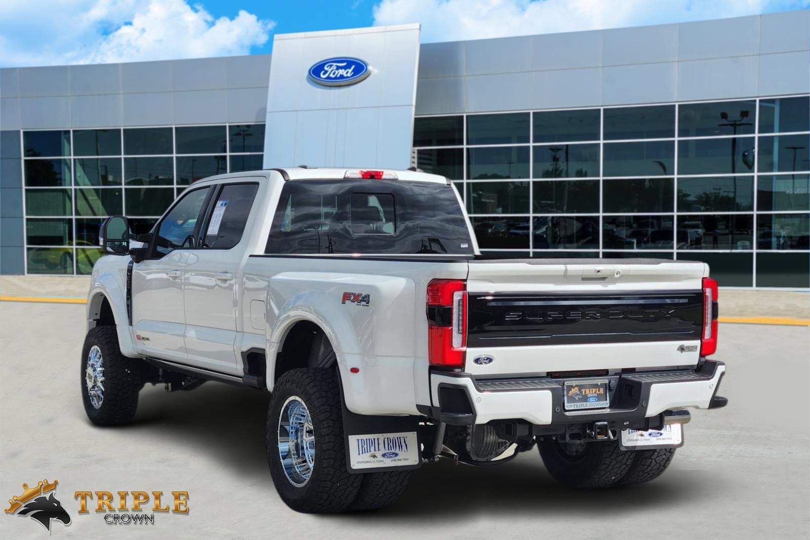 Certified 2025 Ford F450 Platinum w/ FX4 Off-Road Package AWD/4WD image 4