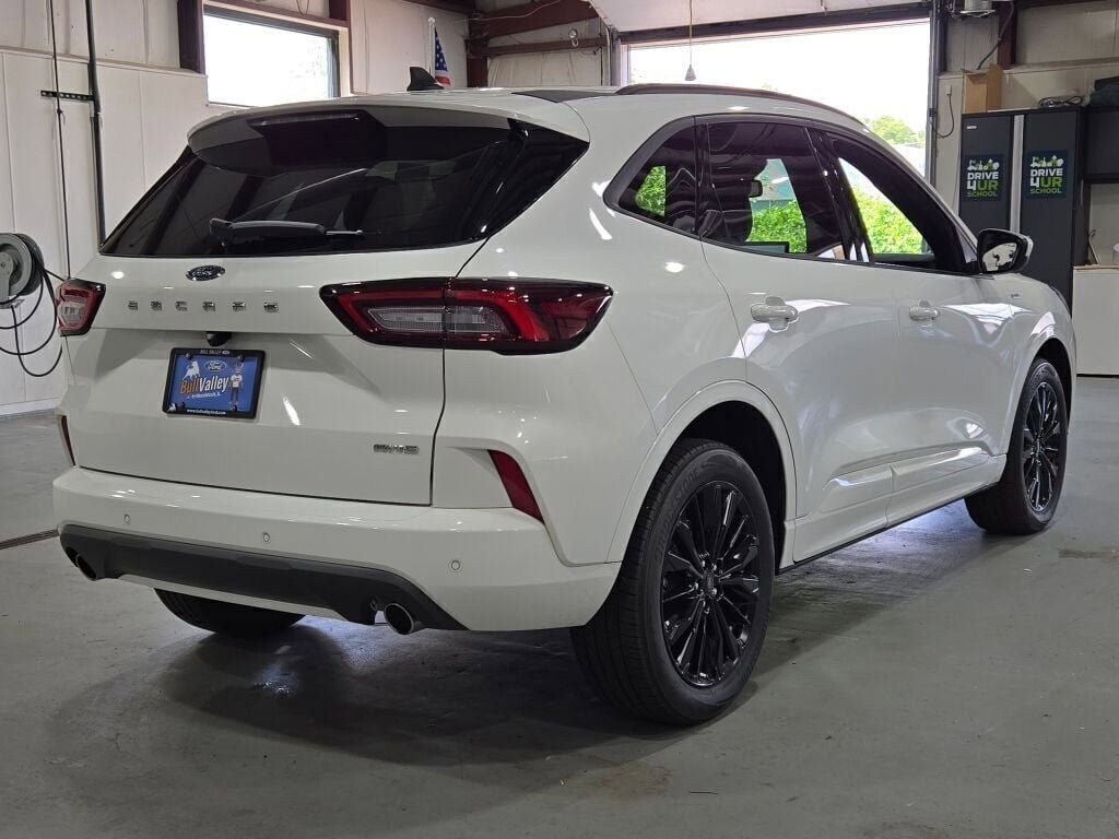 Certified 2023 Ford Escape ST-Line Elite AWD/4WD image 4