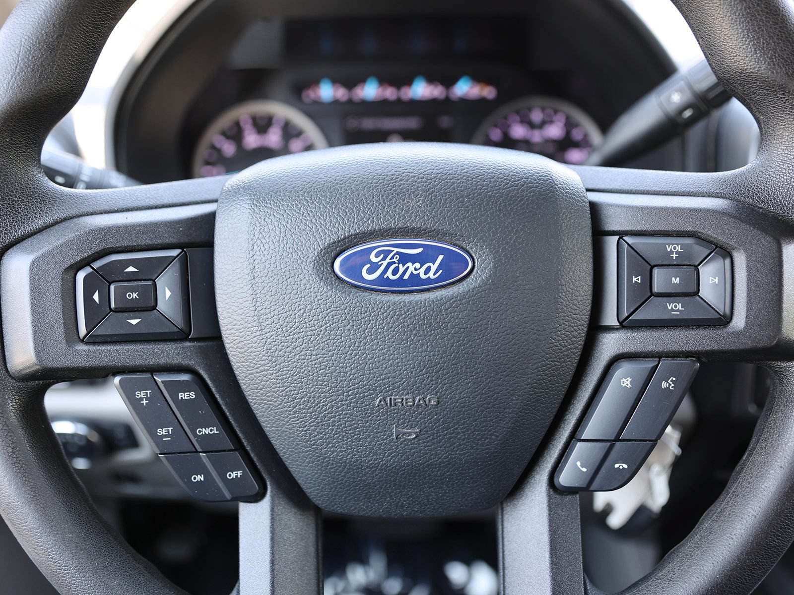 Certified 2019 Ford F250 XLT w/ XLT Premium Package AWD/4WD image 38