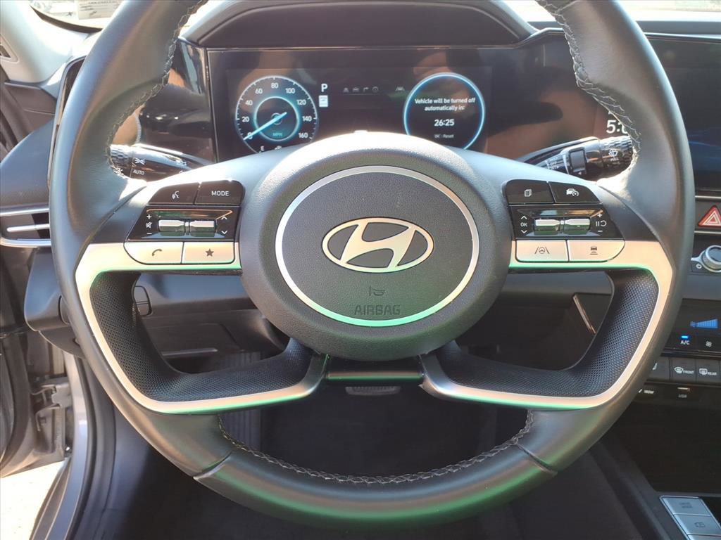 Used 2025 Hyundai Elantra Limited FWD image 12