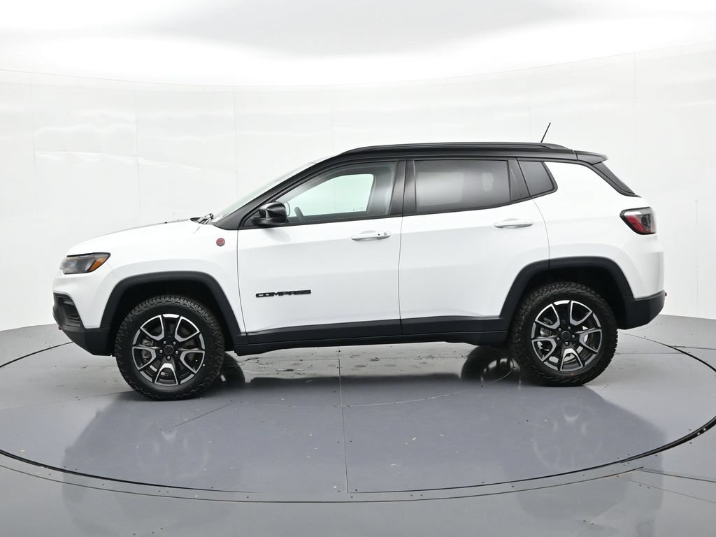 Used 2025 Jeep Compass Trailhawk AWD/4WD image 8